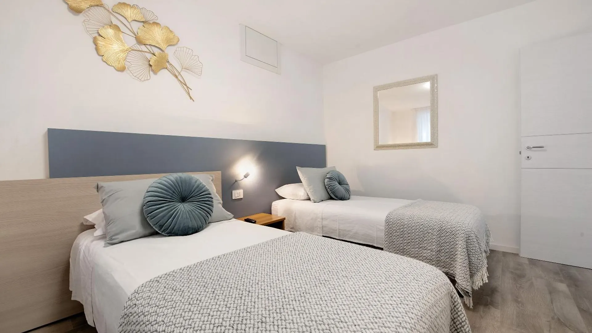 Residence Tatiana Flower Tremosine Italy